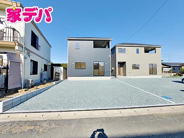 左側の建物になります。現地や周辺環境も一緒にご確認いただけます。現地ご案内いたします。お気軽にお問合せください。