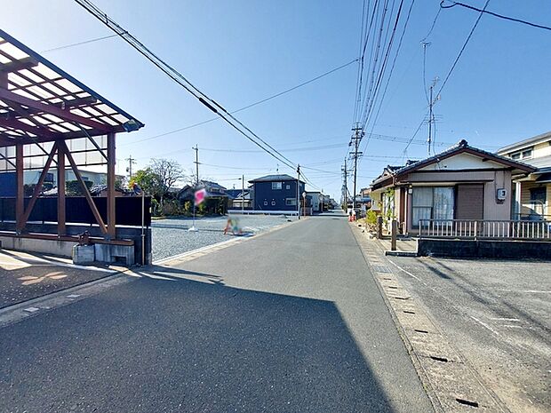 前面道路:北東側約5.6m幅、南西側約3.8m幅