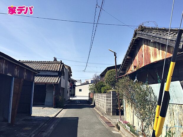 静かな住宅街で、車の出入りもスムーズです。