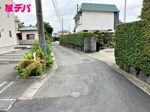 静かな住宅街で、車の出入りもスムーズです。