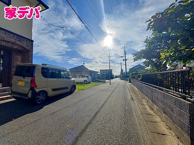 静かな住宅街で、車の出入りもスムーズです。