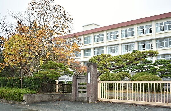 与進小学校（220m）