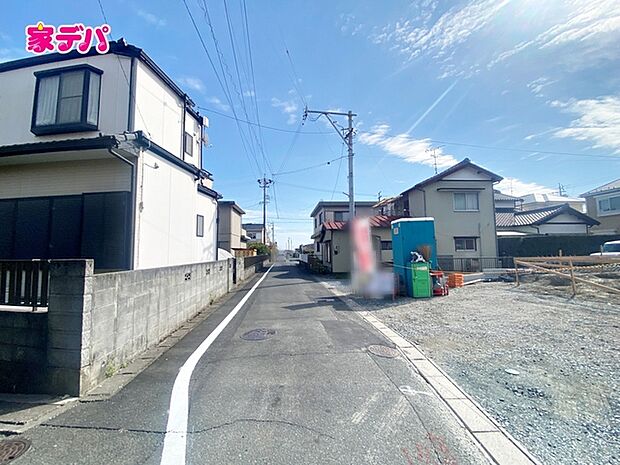 静かな住宅街で、車の出入りもスムーズです。