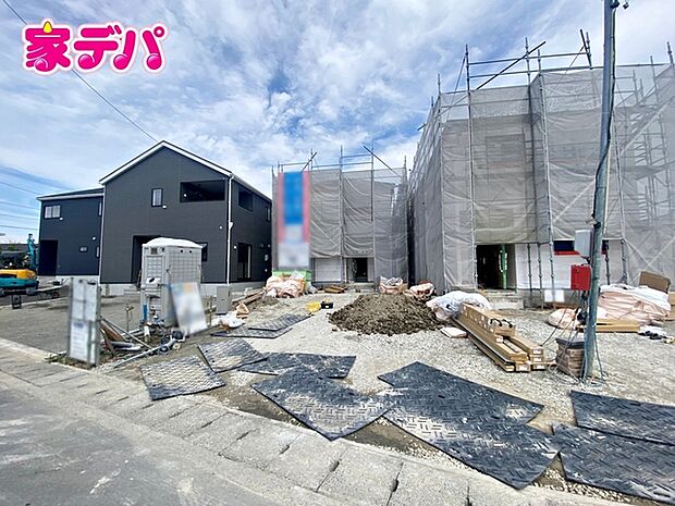 【新築分譲全4棟】ご成約キャンペーン実施中。詳細はスタッフまでお問合せ下さい。（左から2番目）