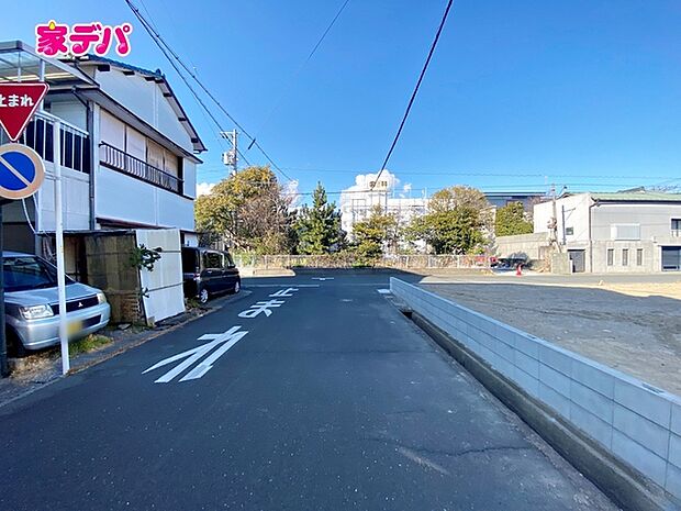 前面道路：西側約6ｍ幅