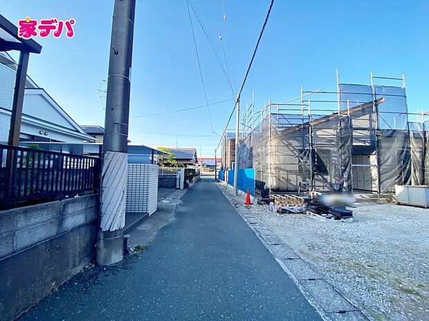 前面道路は車通り少ないのでお子様も安心して暮らせる環境です