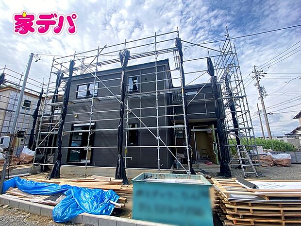 【1号棟】上棟しました！ ・長期優良住宅 ・5LDK ・LDK15.7帖、隣接洋室3.7帖 ・全居室収納完備 ・パントリー ・洗面室内収納スペース完備 ・勝手口 ・駐車場2台可