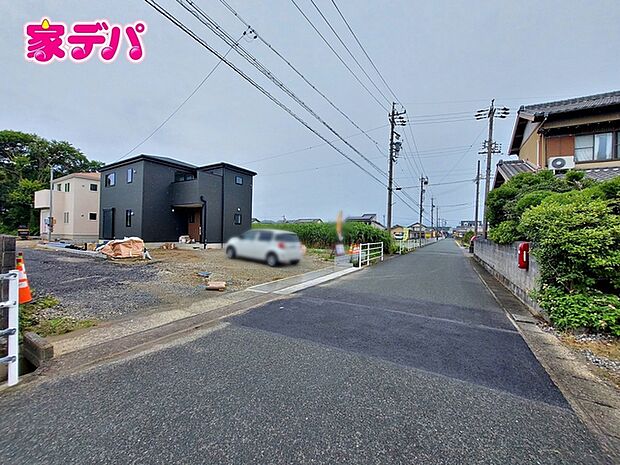 前面道路が5.6ｍと広いので運転が苦手な方にも安心です 