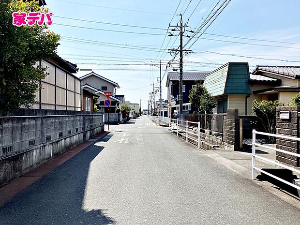 前面道路が5.6mと広いので運転が苦手な方にも安心です