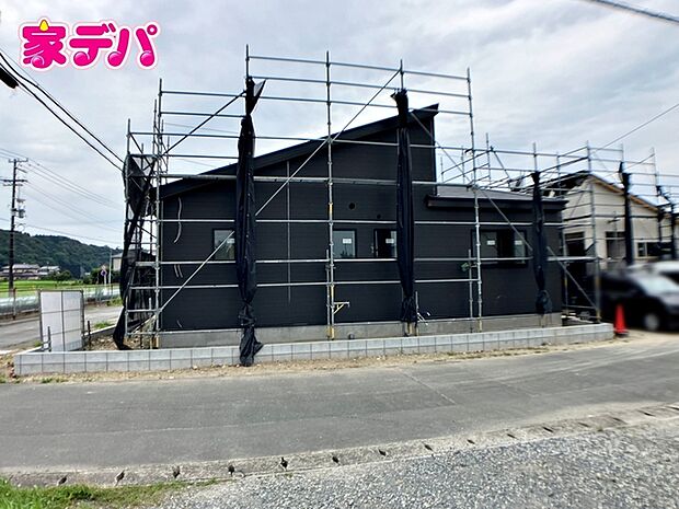 【1号棟】上棟しました! ・日当たり良好「角地」 ・長期優良住宅 ・平屋建て ・4LDK ・LDK19帖 ・全居室収納完備 ・シューズクローク ・駐車場3台以上
