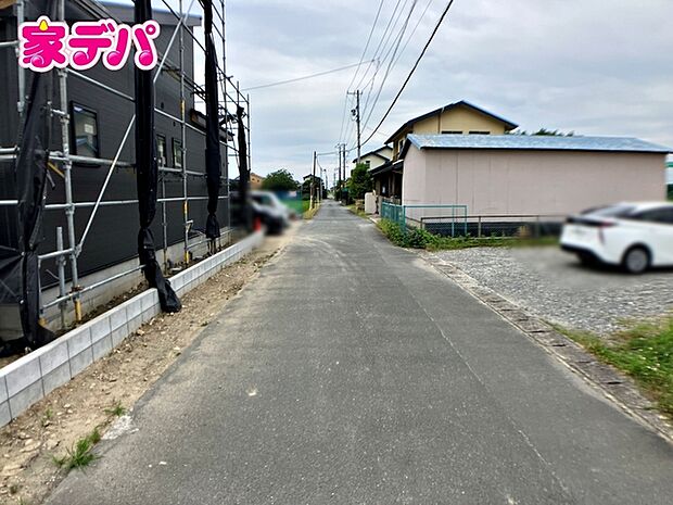 前面道路も広く車通りも少ないので、運転が苦手な方でも自分のペースで駐車ができます