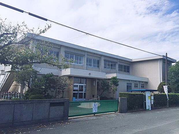 岩田小学校(680m)