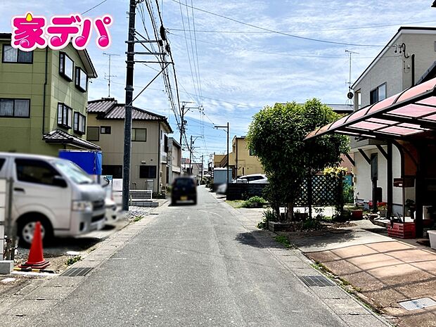 静かな住宅街で、車の出入りもスムーズです。