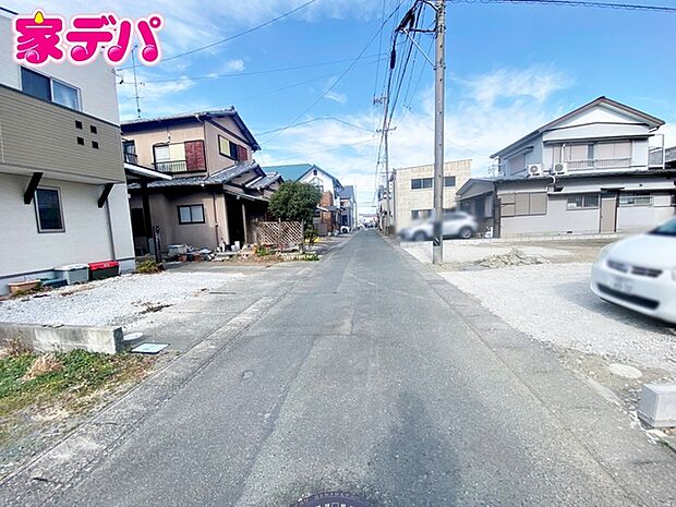 静かな住宅街で、車の出入りもスムーズです。 