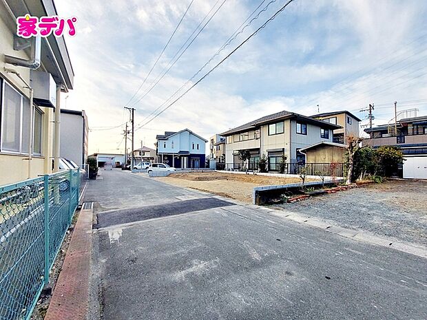 静かな住宅街で、車の出入りもスムーズです。