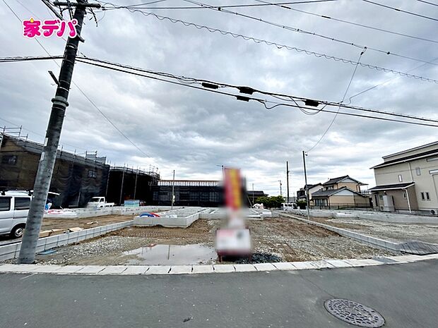 基礎工事中です。ご見学希望のお客様につきましては同型同仕様の物件にご案内いたします
