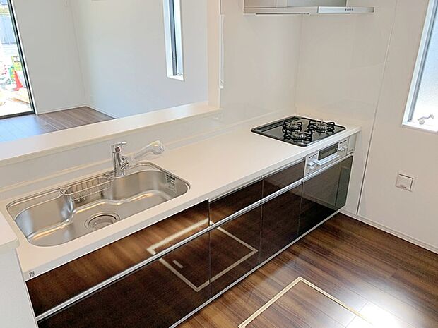 【施工例】小さなお子様にも目が届く、使い勝手の良い対面キッチンで楽しくお料理ができます!