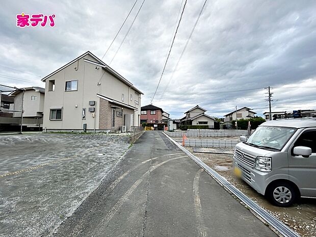 前面道路:南東側約4m幅