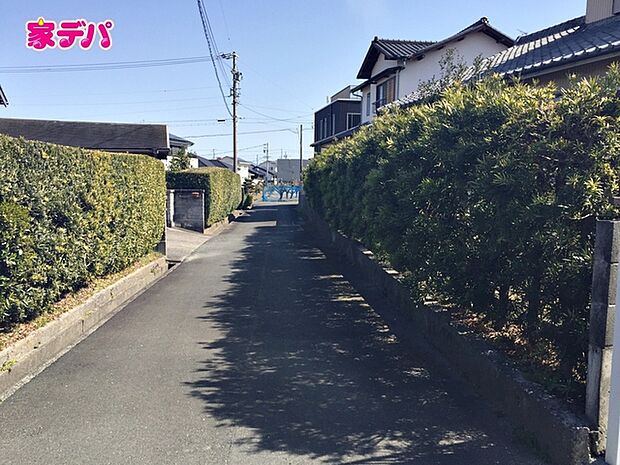 前面道路:南東側約4m幅