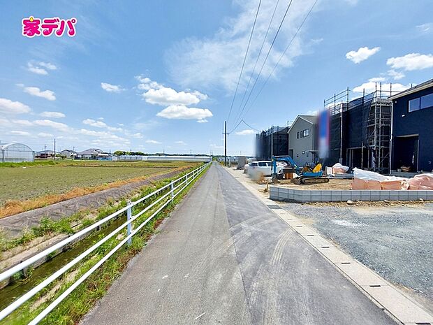 静かな住宅街で、車の出入りもスムーズです。
