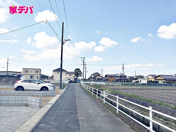 前面道路：北側約4ｍ幅