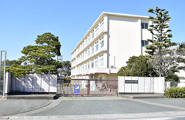 豊西小学校(960m)