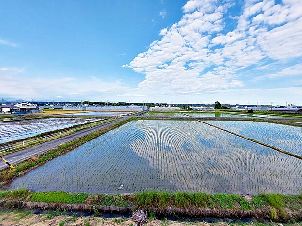 つい深呼吸をしたくなる気持ちの良い眺望はこのお部屋の自慢です！  