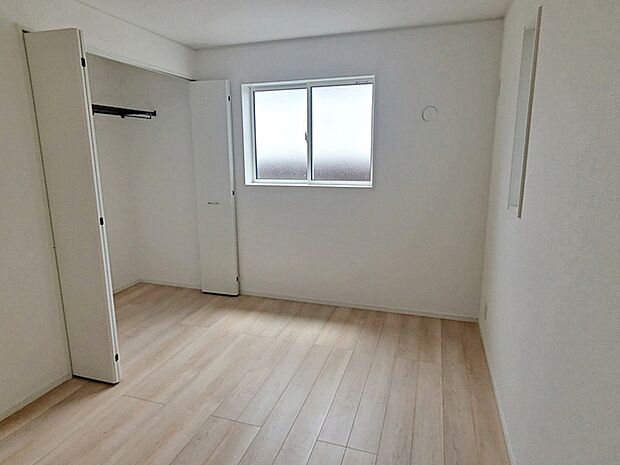 【施工例】お子様の一人部屋に最適な居室です。クローゼット付きで自然とお片付けできる環境に!