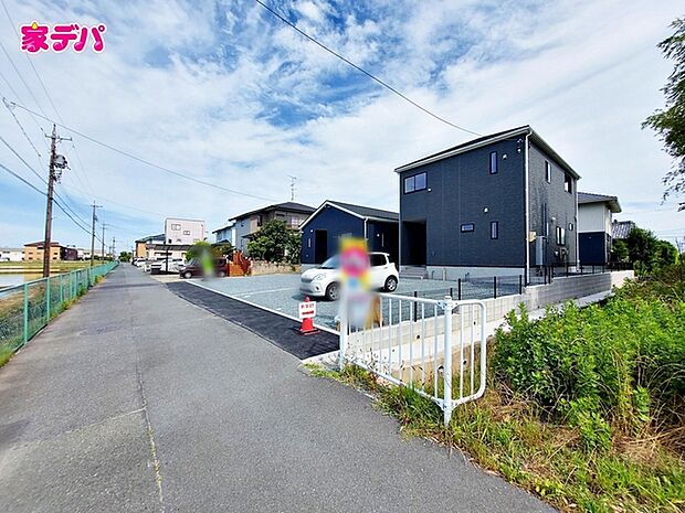 前面道路:北側約3.3m幅
