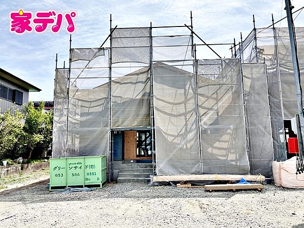 上棟しました。ご見学希望のお客様につきましては同型同仕様の物件にご案内いたします