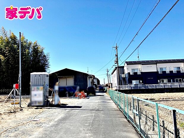 前面道路は車通り少ないのでお子様も安心して暮らせる環境です