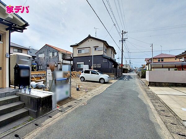 前面道路は車通り少ないのでお子様も安心して暮らせる環境です