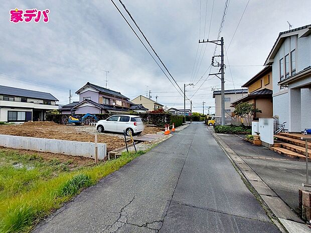 静かな住宅街で、車の出入りもスムーズです。