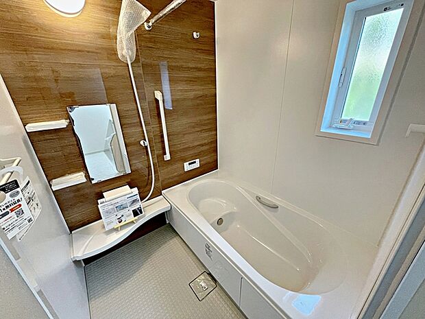 【施工例】ゆったり入れる浴槽、一日の疲れを癒してくれるくつろぎのバスタイムを…