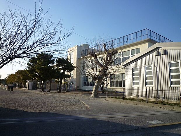 篠原小学校（590m）