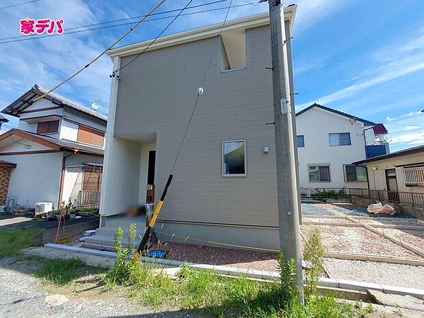 足場が外れました！現地ご案内いたします。周辺環境や陽当たりなどもあわせてご確認いただけます。実際の住み心地をイメージしながらご見学いただけますので、お気軽にお問い合わせください！ 