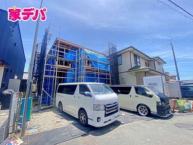 【1号棟】上棟しました! ・長期優良住宅 ・2SLDK ・LDK24.2帖 ・主寝室にウォークインクローゼット完備 ・全居室収納付き ・納戸完備 ・リビング階段 ・吹抜けリビング ・並列駐車場3台可