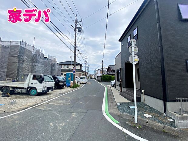 静かな住宅街で、車の出入りもスムーズです。