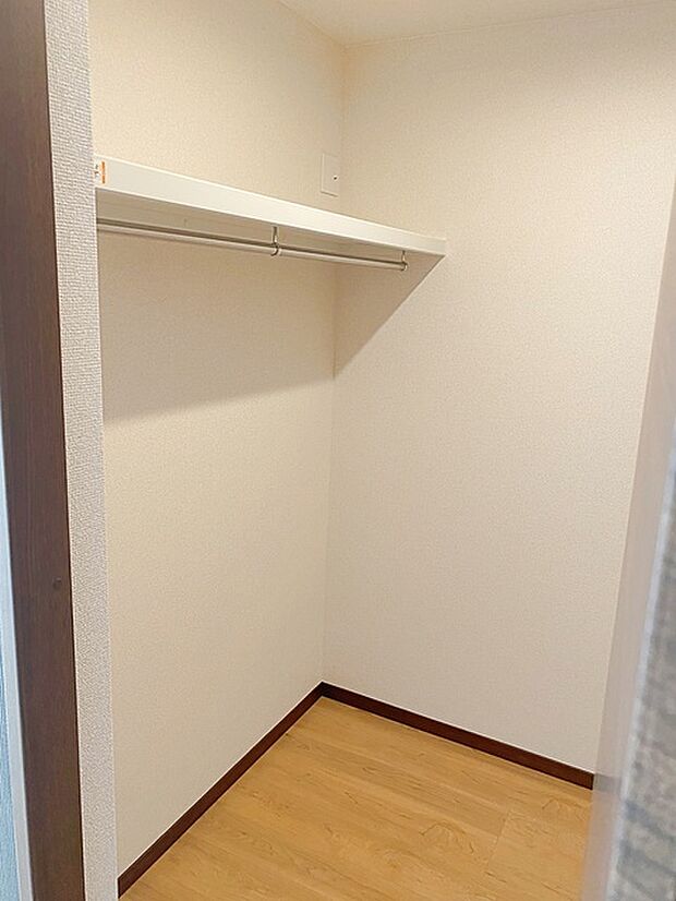 【施工例】WICは洋服、帽子、バッグなど全て収納可能!お部屋がスッキリ整理整頓できます!