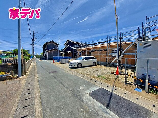 前面道路も広く車通りも少ないので、運転が苦手な方でも自分のペースで駐車ができます 