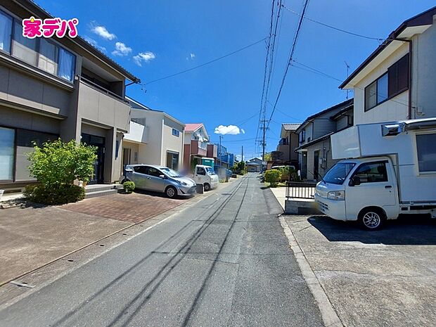 前面道路も広く車通りも少ないので、運転が苦手な方でも自分のペースで駐車ができます