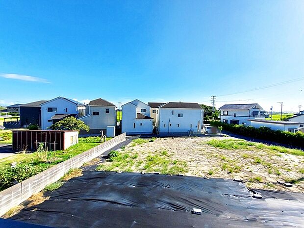 気持ちの良い眺望が広がり、日常の中で外の景色を眺めながら過ごせます。気分転換にもつながる、心地よい時間をお過ごしいただけます。