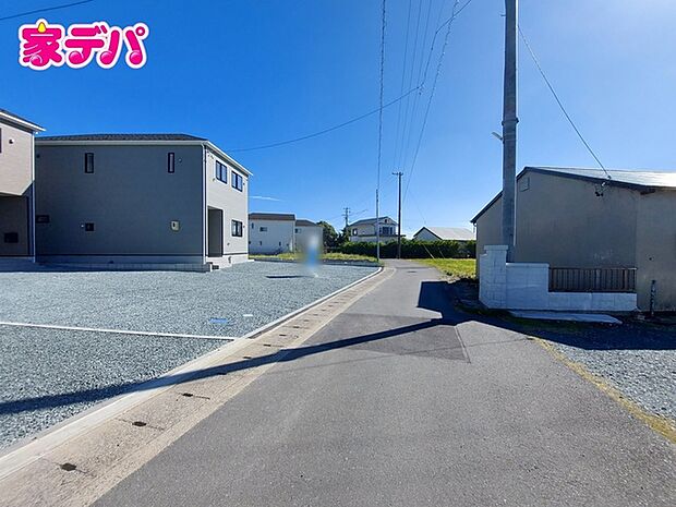 前面道路:西約3.8m幅。 前面道路は車通りが少なく、落ち着いた住環境が魅力です。お子様も安心して過ごしやすく、車の出入りや歩行もしやすい環境です。