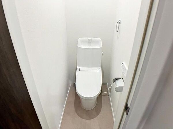 【トイレ】 温水洗浄・暖房便座の快適なトイレ