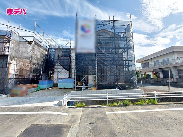 上棟しました!ご見学希望のお客様につきましては現地の他に同社の完成物件にて設備や仕様などご確認いただけます。