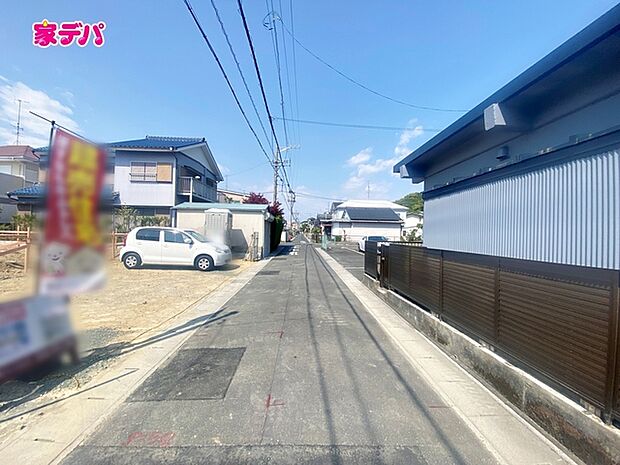前面道路も広く車通りも少ないので、運転が苦手な方でも自分のペースで駐車ができます