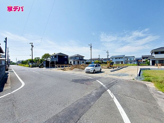 静かな住宅街で、車の出入りもスムーズです。