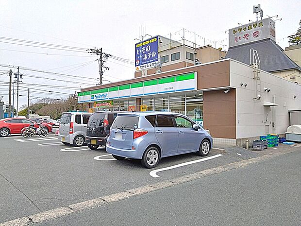 ファミリーマート浜松小豆餅店(590m)