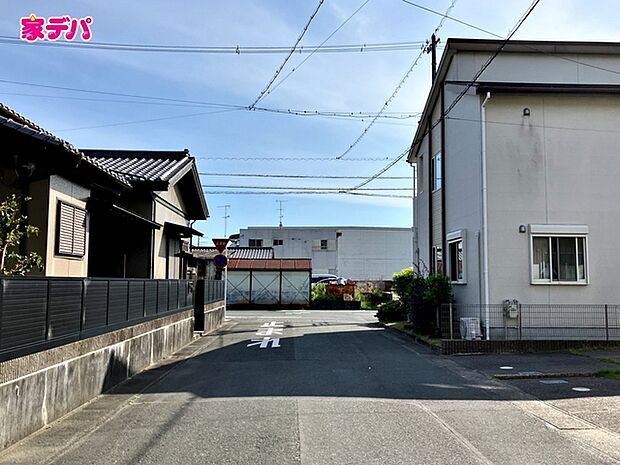 前面道路:南東側約6m幅