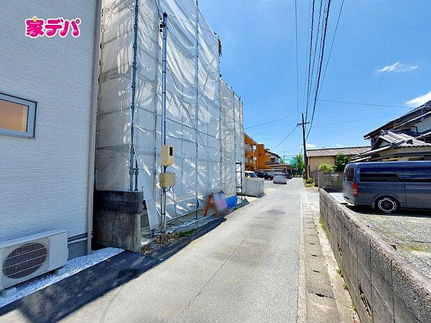 前面道路：北西側約4ｍ幅